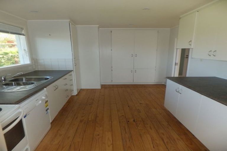 Photo of property in 46 Deuxberry Avenue, Northcote, Auckland, 0627