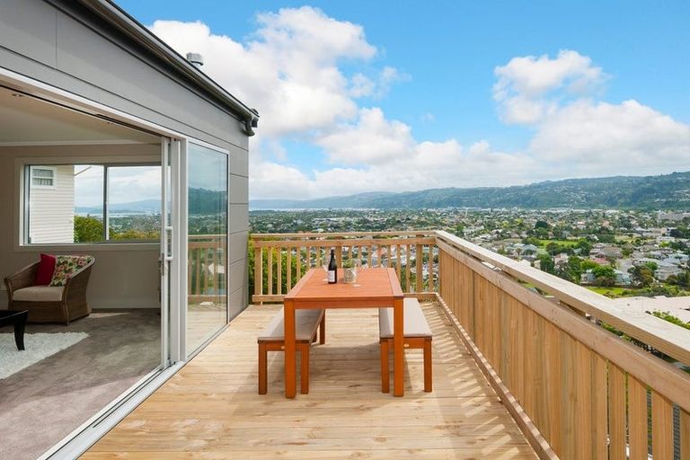 Photo of property in 43 Woodvale Grove, Fairfield, Lower Hutt, 5011