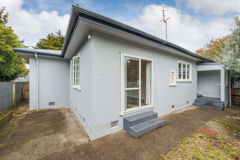 Photo of property in 5 Pahiatua Street, Hokowhitu, Palmerston North, 4410