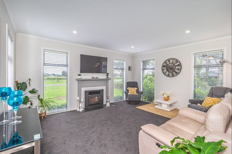 Photo of property in 26 Ohau Gravels Way, Ohau, Levin, 5570