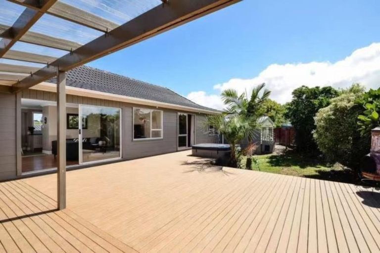 Photo of property in 27 Pahi Place, West Harbour, Auckland, 0618