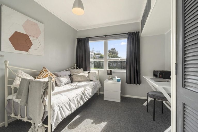 Photo of property in 19 Kashmir Road, Glen Eden, Auckland, 0602