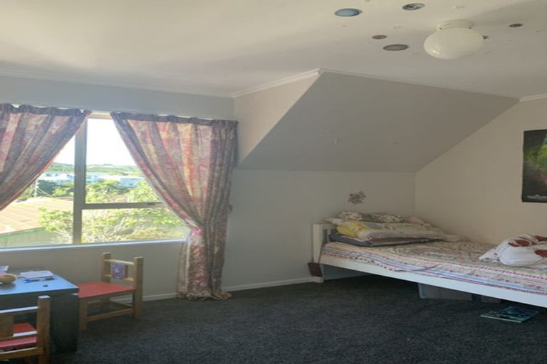 Photo of property in 27 Paddington Grove, Karori, Wellington, 6012