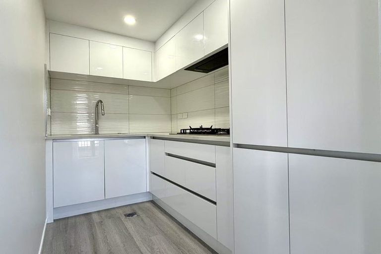 Photo of property in 4 Tawapou Close, Massey, Auckland, 0614