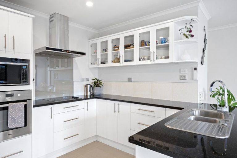 Photo of property in 28 Twomey Drive, Pukekohe, 2120