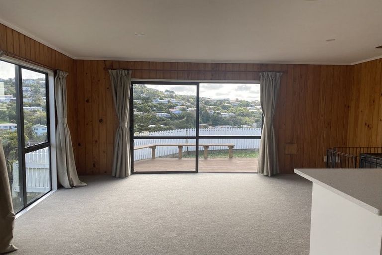 Photo of property in 42a Glanmire Road, Newlands, Wellington, 6037