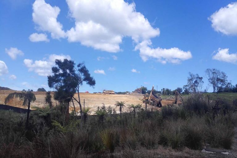 Photo of property in 16 Tauwaka Crescent, Riverhead, 0820