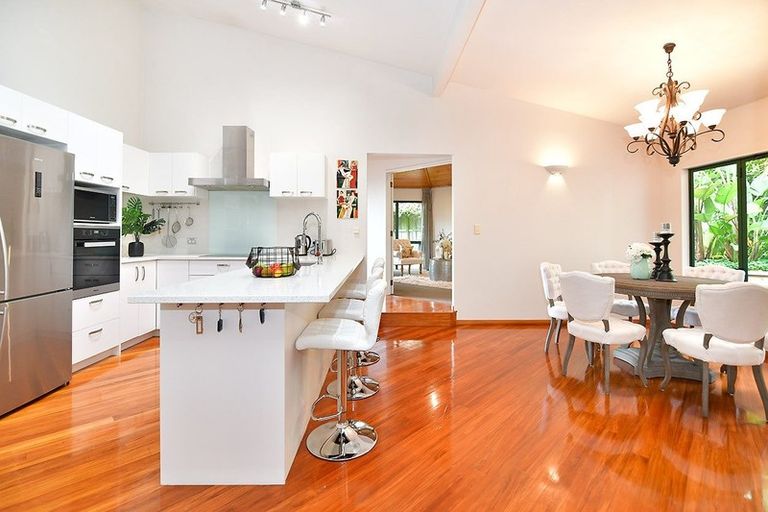 Photo of property in 16 Dee Place, Torbay, Auckland, 0630