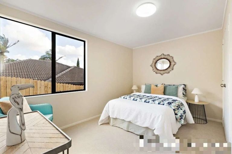 Photo of property in 3/15 Eske Place, Highland Park, Auckland, 2010