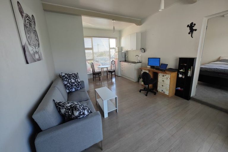 Photo of property in 35 Melandra Road, Stanmore Bay, Whangaparaoa, 0932