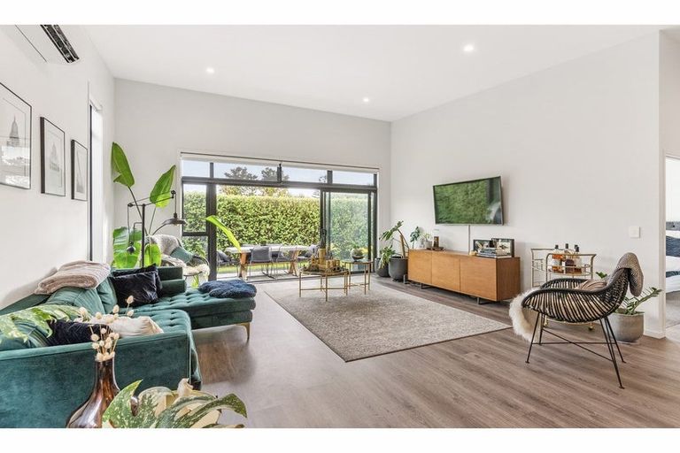 Photo of property in 7 Bravery Road, Papakura, 2110