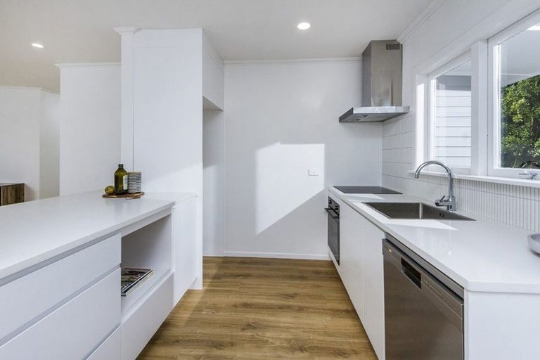 Photo of property in 36 Paramu Avenue, Birkdale, Auckland, 0626