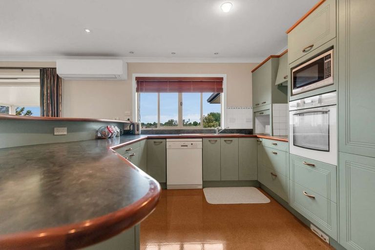 Photo of property in 82 Rototuna Road, Rototuna, Hamilton, 3210