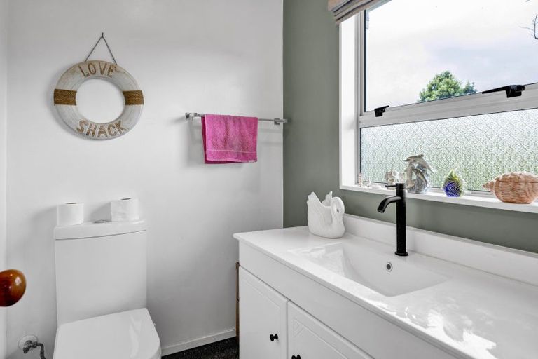 Photo of property in 11 Dieffenbach Street, Opunake, 4616