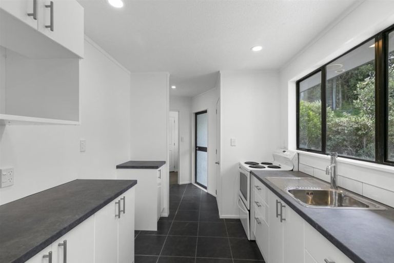 Photo of property in 11 Tortola Crescent, Grenada Village, Wellington, 6037