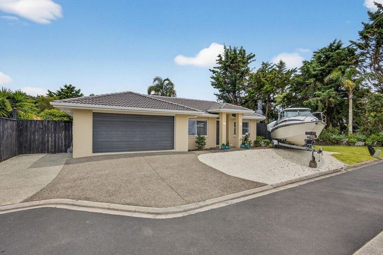 Photo of property in 6d Clearwater Cove, West Harbour, Auckland, 0618