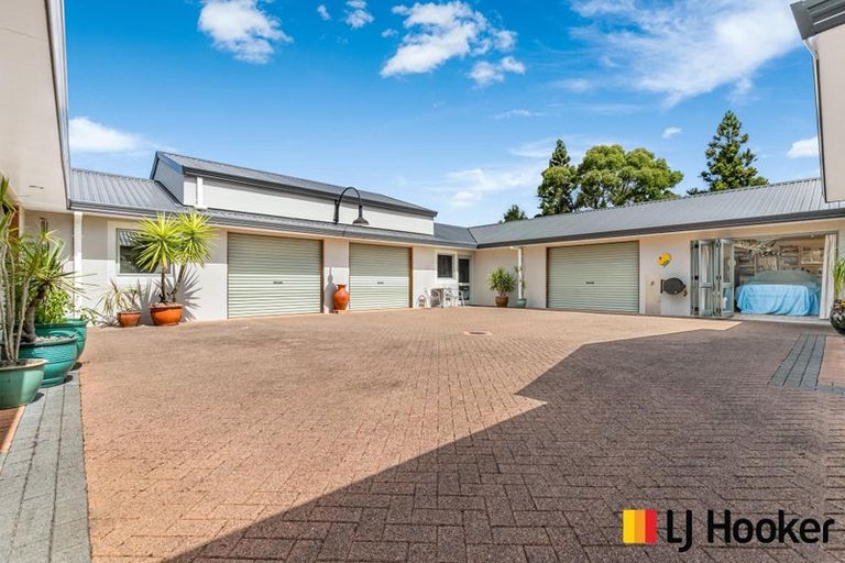 Photo of property in 31 Church Road, Ardmore, Papakura, 2582