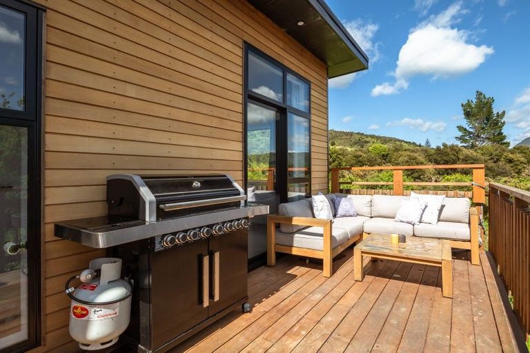 Photo of property in 30 Waimarama Street, Waikawa, Picton, 7220