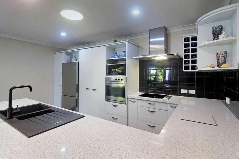 Photo of property in 7 San Vito Place, Henderson, Auckland, 0612