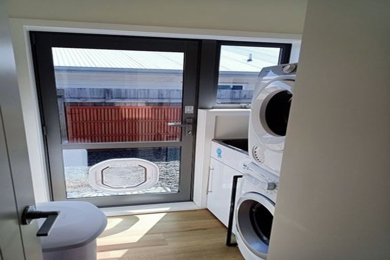 Photo of property in 2 Hull Place, Whitby, Porirua, 5024