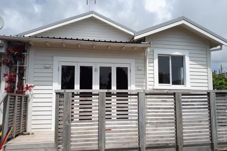 Photo of property in 22 Bulteel Street, New Plymouth, 4310