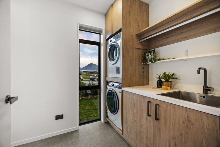 Photo of property in 69 Howden Drive, Jacks Point, 9371