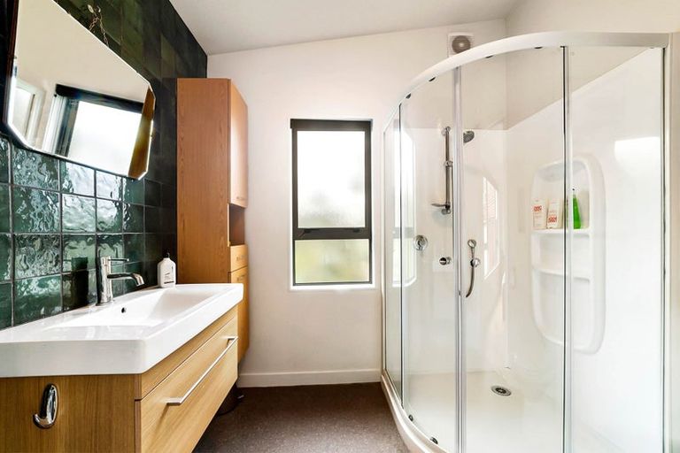 Photo of property in 15 Rarangi Way, Owhiro Bay, Wellington, 6023