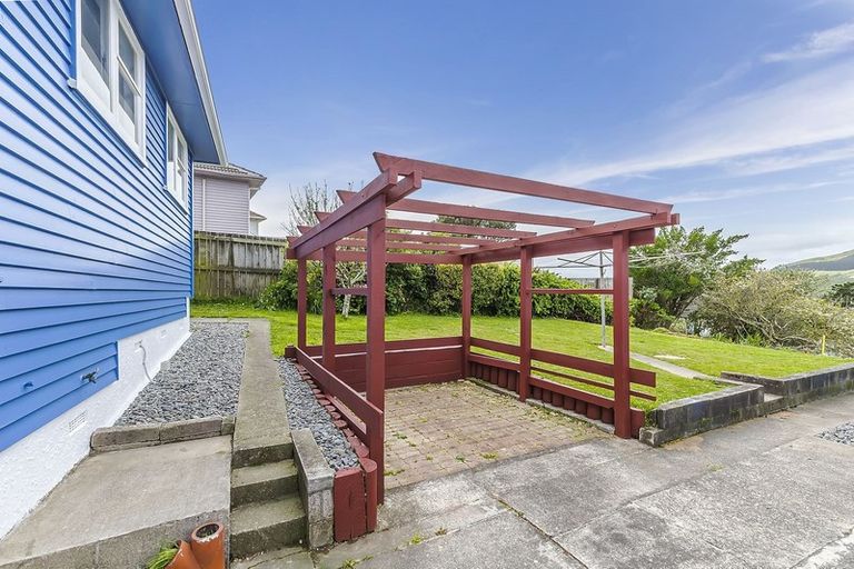 Photo of property in 25 Turkington Street, Tawa, Wellington, 5028