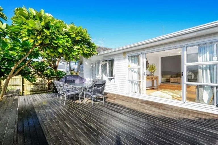 Photo of property in 420 Old Te Atatu Road, Te Atatu Peninsula, Auckland, 0610