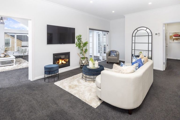 Photo of property in 72 Mellons Bay Road, Mellons Bay, Auckland, 2014