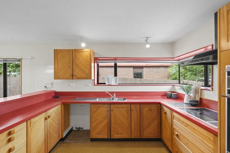 Photo of property in 2/8 Cricklewood Place, Avonhead, Christchurch, 8042