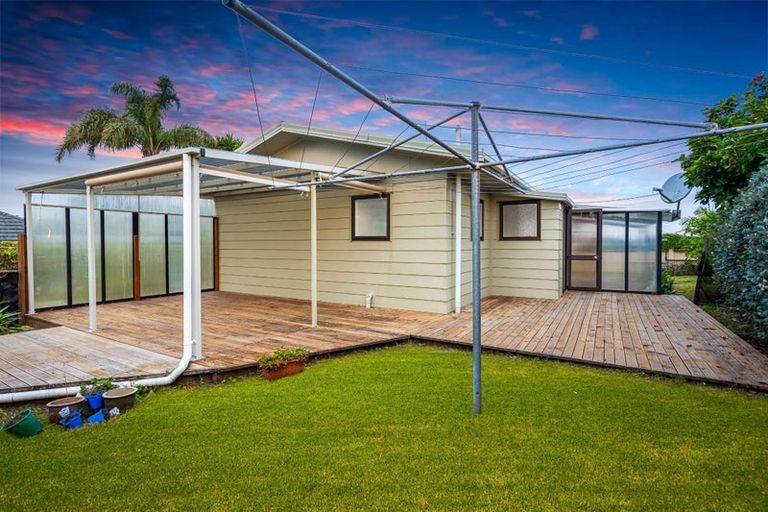 Photo of property in 73 Wiseley Road, West Harbour, Auckland, 0618