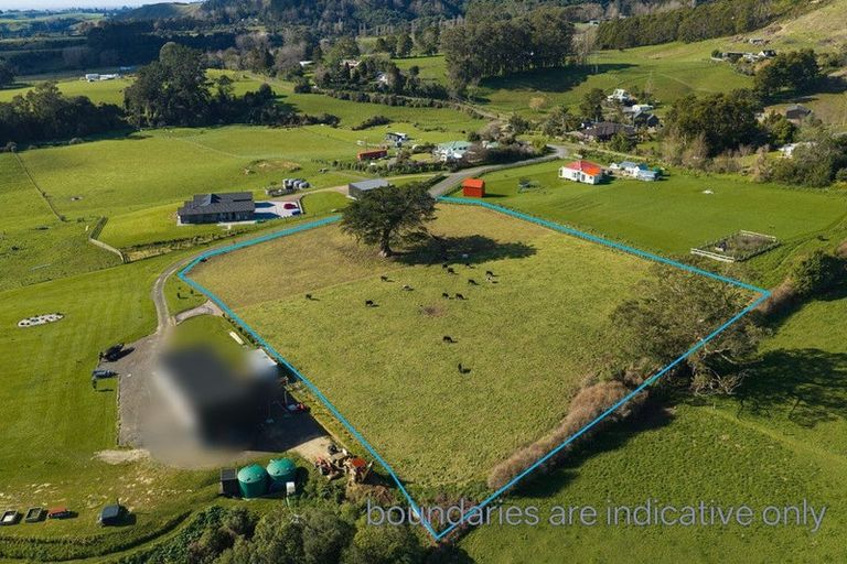 Photo of property in 383 Wallace Road, Koputaroa, 5571