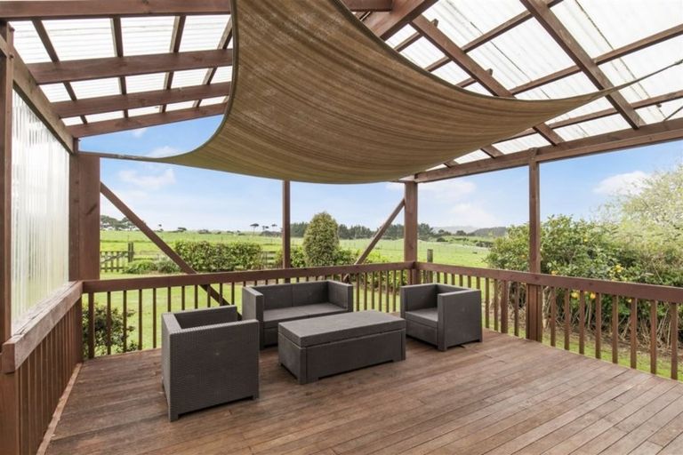 Photo of property in 102 Taiapa Road, Muriwai, Waimauku, 0881