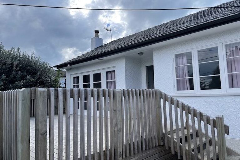 Photo of property in 7 Thornton Road, Milford, Auckland, 0620