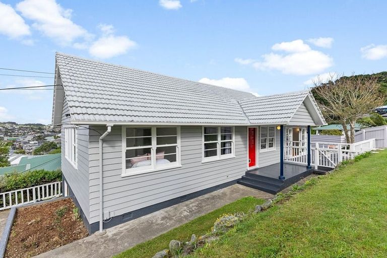 Photo of property in 41 Bassett Road, Johnsonville, Wellington, 6037