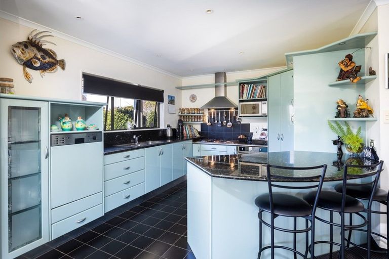 Photo of property in 22 Kinross Drive, Merrilands, New Plymouth, 4312