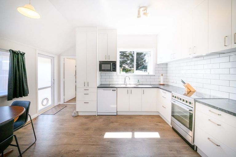 Photo of property in 43 Ihle Street, Terrace End, Palmerston North, 4410