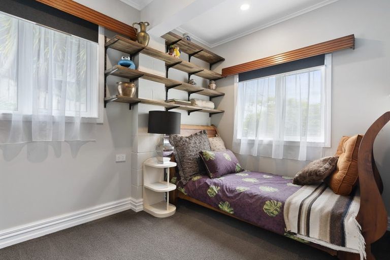 Photo of property in 2/11 Rangeview Road, Sunnyvale, Auckland, 0612