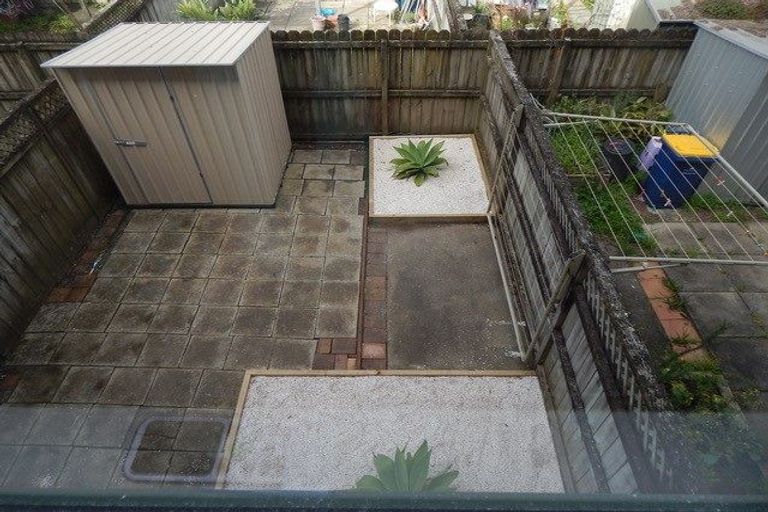 Photo of property in Lynn Park Terrace, 13/12 Ambrico Place, New Lynn, Auckland, 0600