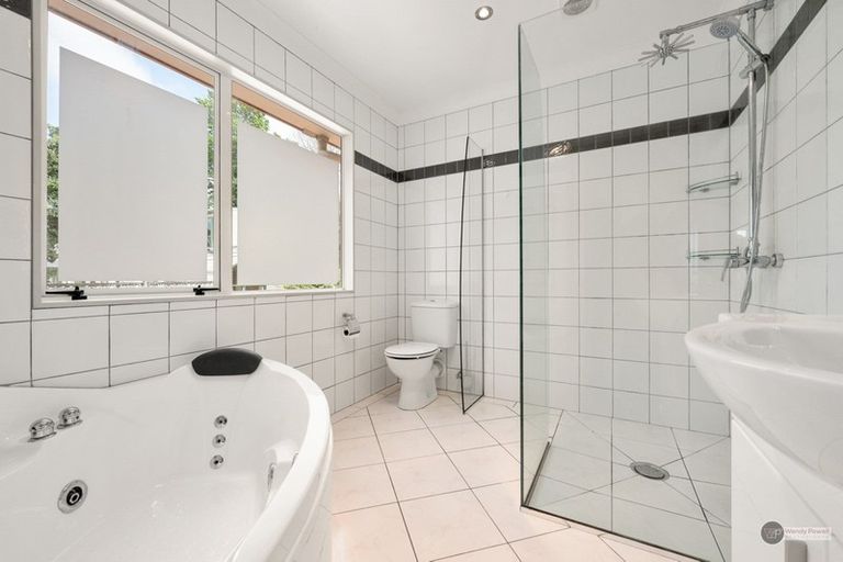 Photo of property in 10 Pomare Road, Tirohanga, Lower Hutt, 5010