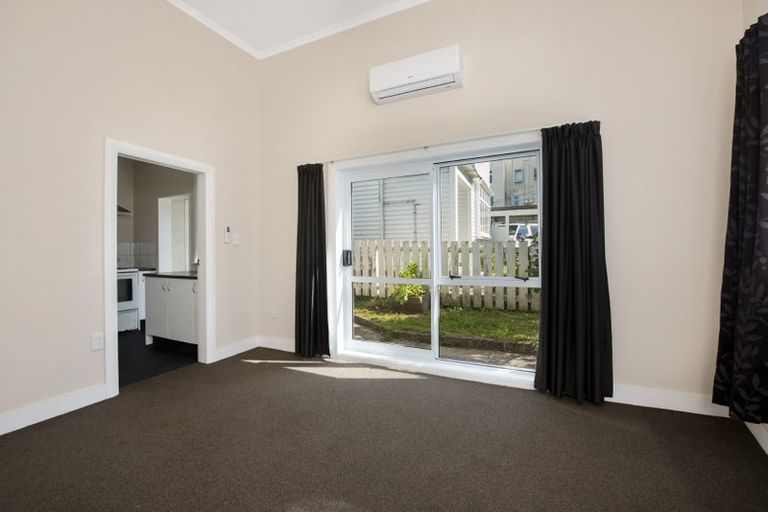 Photo of property in 2 Henry Street, Kilbirnie, Wellington, 6022