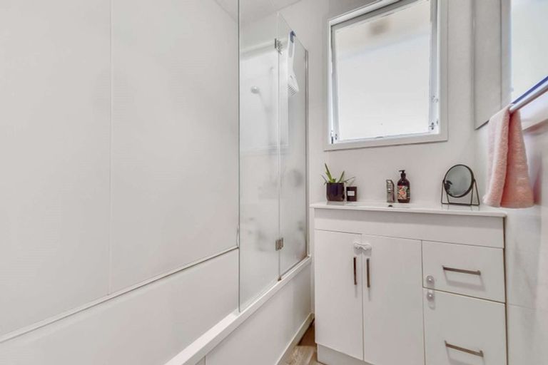 Photo of property in 91 Aquarius Drive, Kawaha Point, Rotorua, 3010