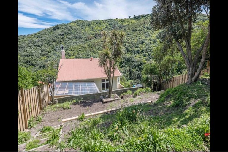 Photo of property in 175 Houghton Bay Road, Houghton Bay, Wellington, 6023