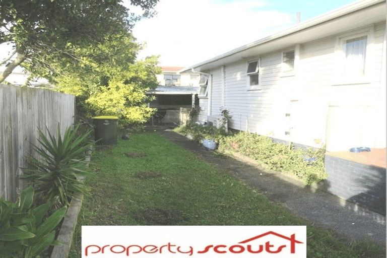 Photo of property in 2/8 Latham Avenue, Pakuranga, Auckland, 2010