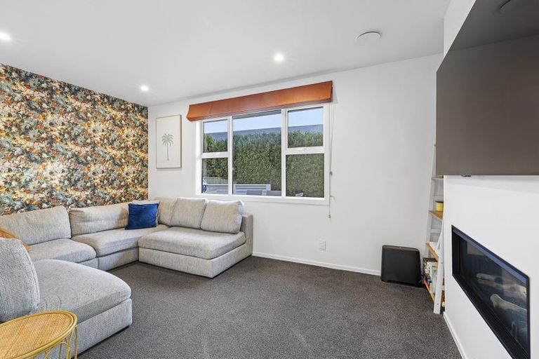 Photo of property in 3 Terrace Road, Titahi Bay, Porirua, 5022