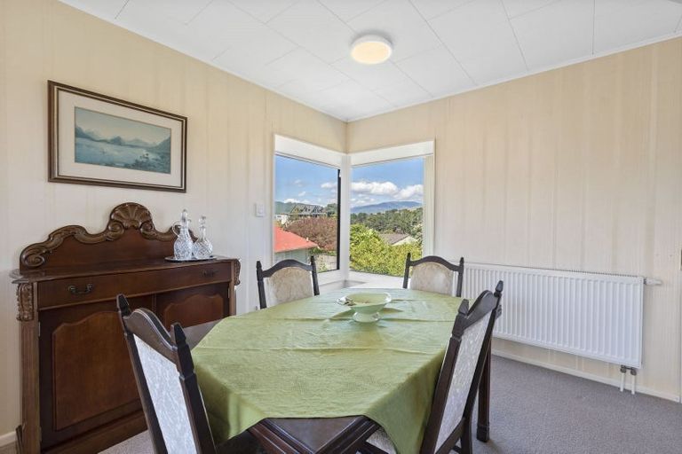 Photo of property in 37 Hicks Crescent, Waikanae Beach, Waikanae, 5036