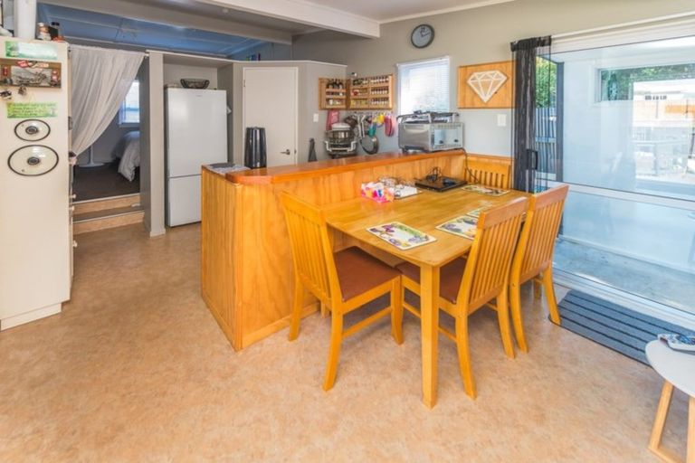 Photo of property in 1 Kamahi Street, Castlecliff, Whanganui, 4501