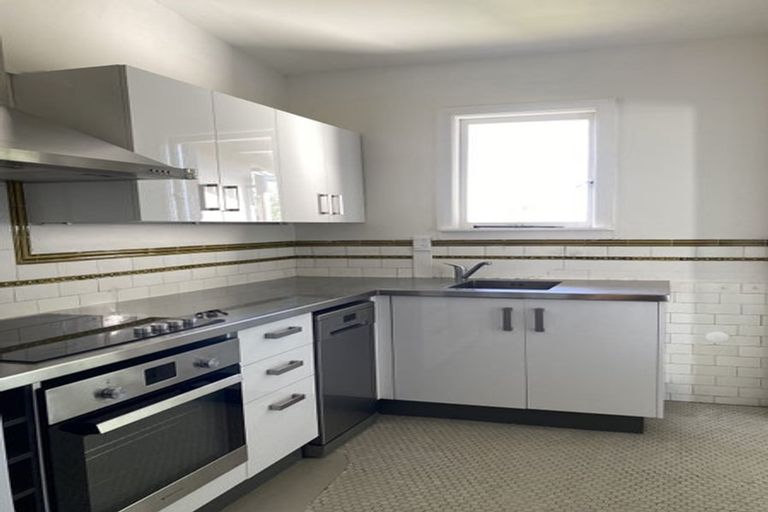 Photo of property in 70-72 Vauxhall Road, Devonport, Auckland, 0624