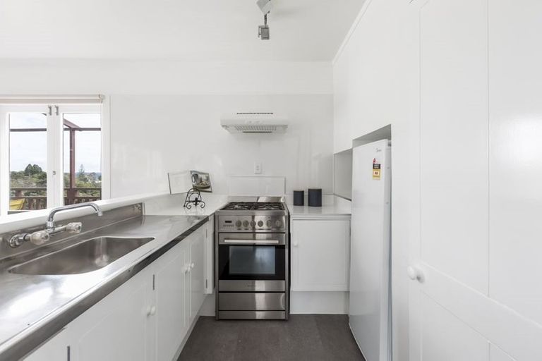 Photo of property in 1/18b Verbena Road, Birkdale, Auckland, 0626